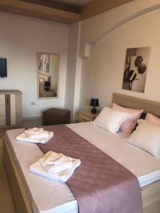 Cozy 1-Bedroom Flat, Beachside Durres Exterior photo