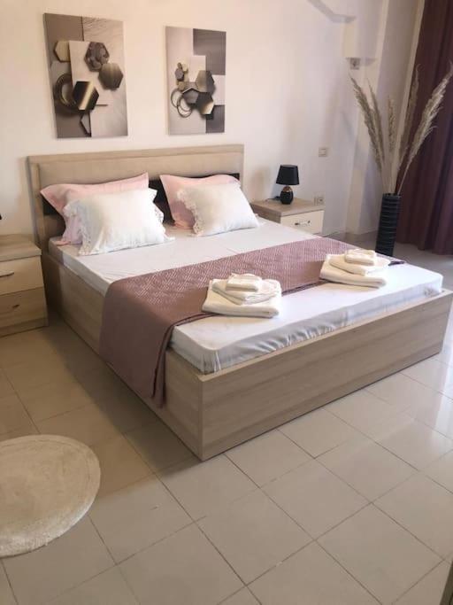 Cozy 1-Bedroom Flat, Beachside Durres Exterior photo